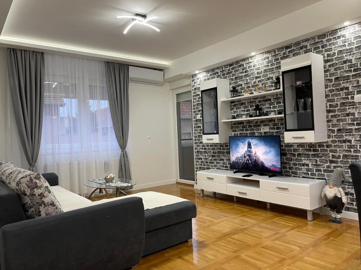 Apartman Mdb 수보티차 외부 사진