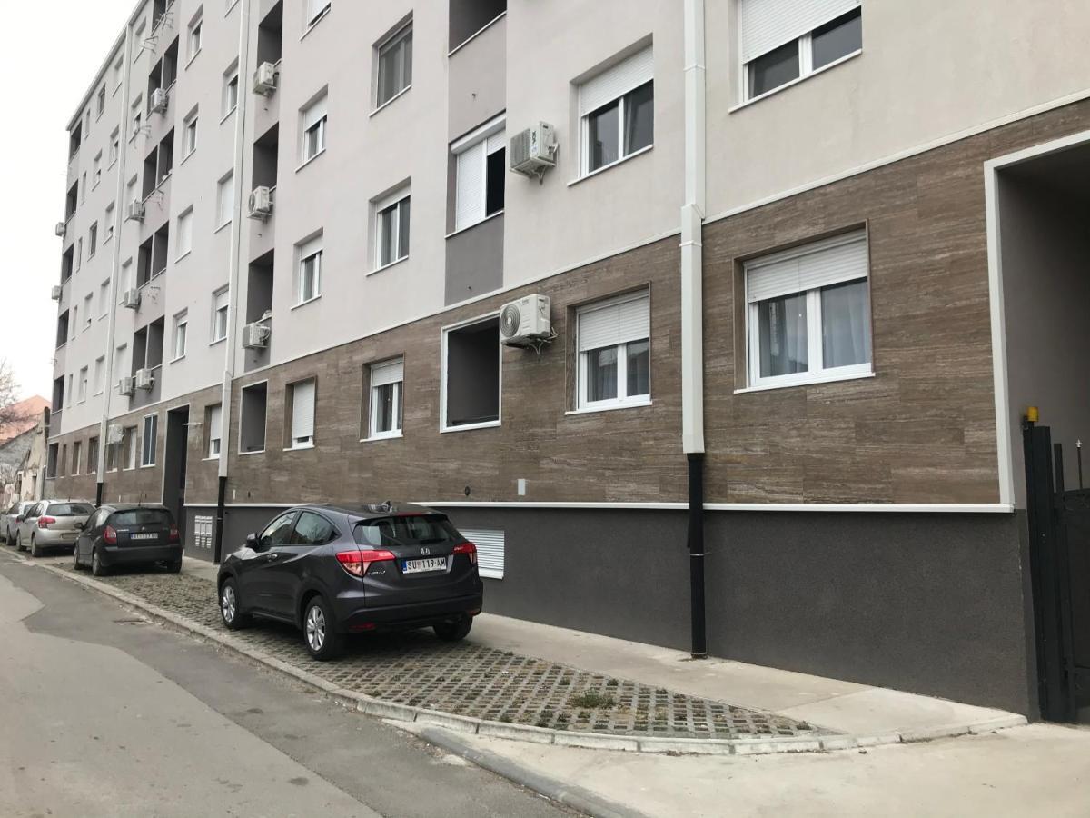 Apartman Mdb 수보티차 외부 사진